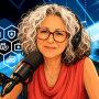 Luisa Cattaneo al microfono con cuffie, in un’illustrazione dedicata ad AISIS TALK sulla sanità digitale. Immagine generata con AI